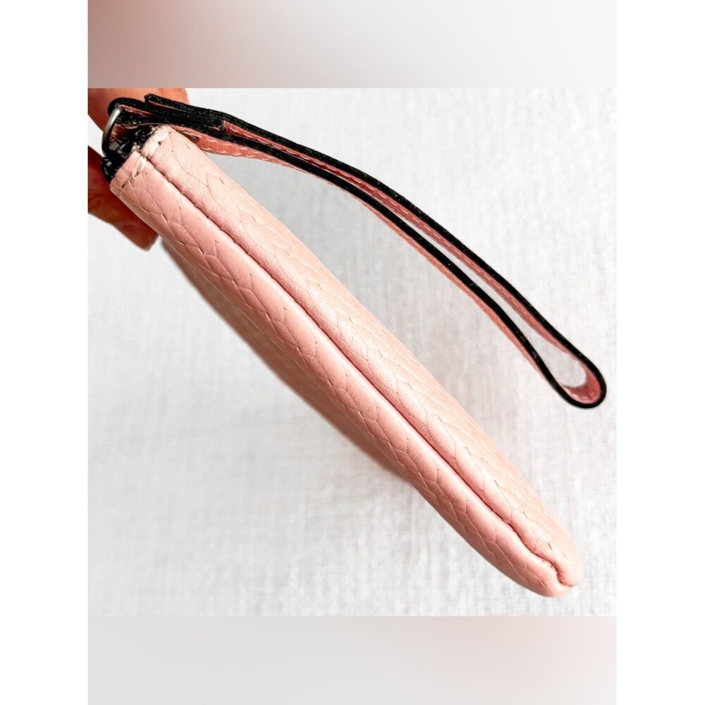 Patricia Nash woven leather wristlet. - Picture 7 of 16
